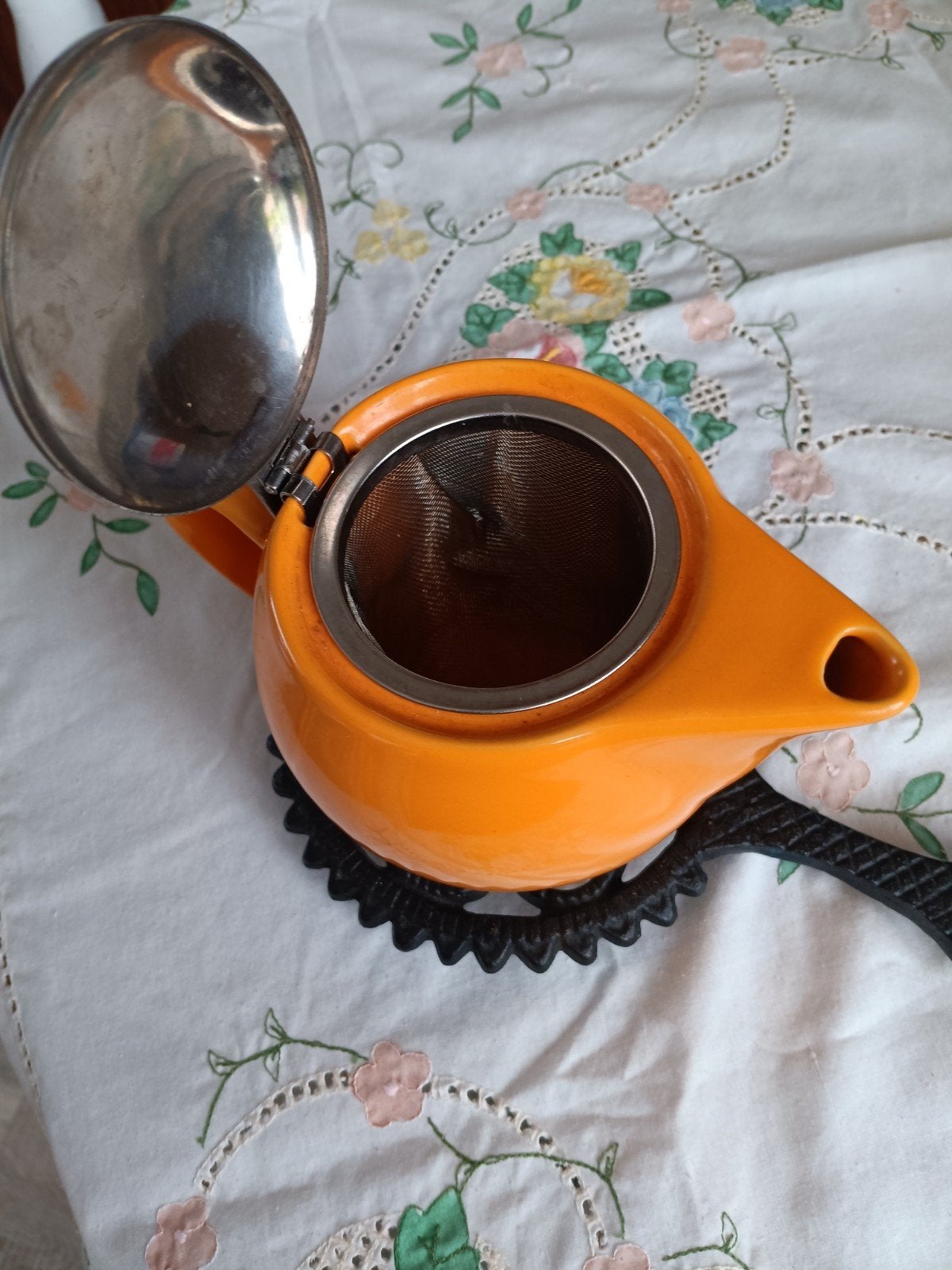 Oranje theepot met theezeef en  losse deksel, Theepot/fluitketel, Gebruikt, Ophalen of Verzenden, Steen/keramiek