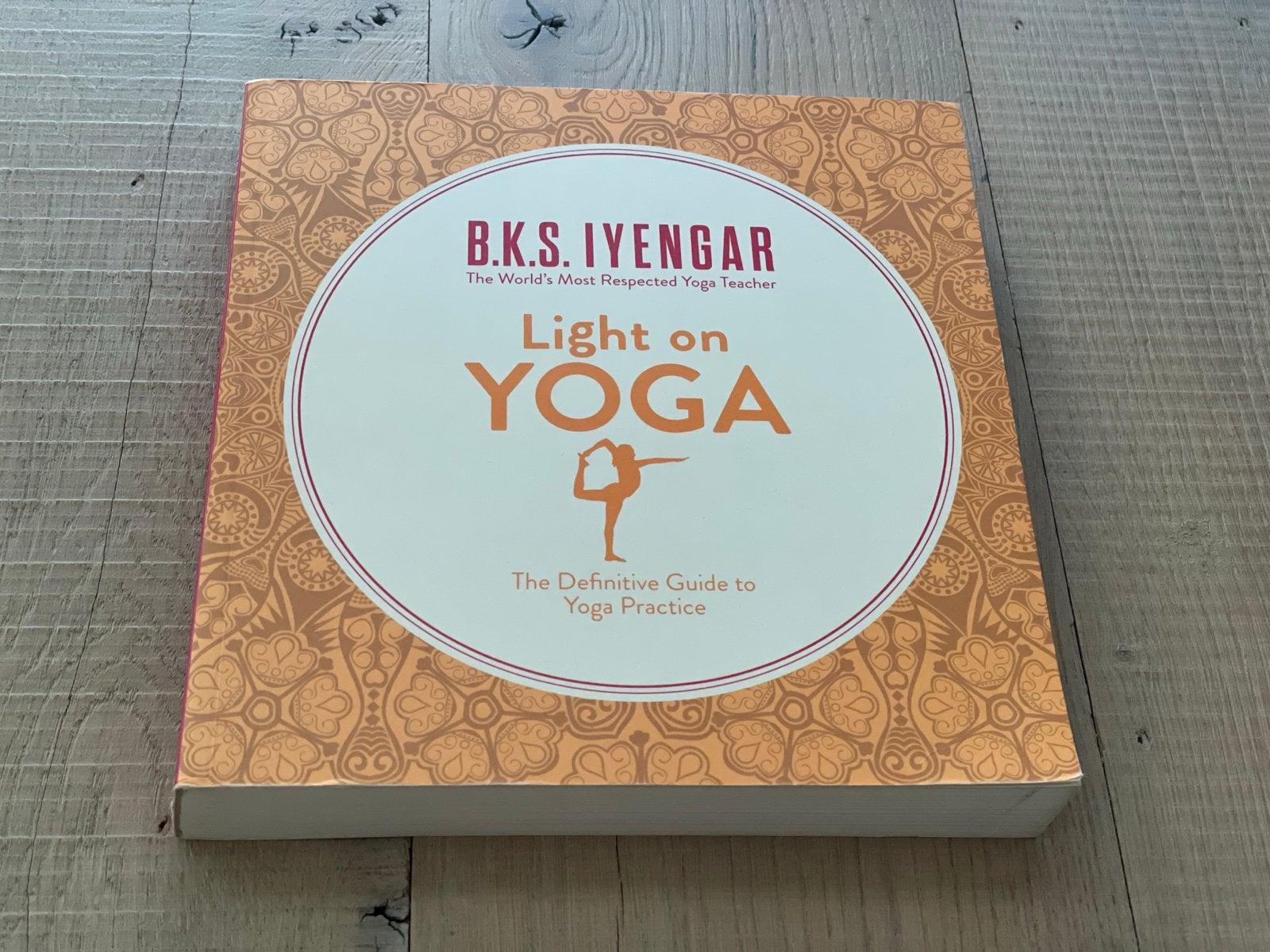 Light on Yoga - B.K.S. Iyengar - Yoga Praktijk Gids, Boeken, Ophalen, Zo goed als nieuw, Overige onderwerpen