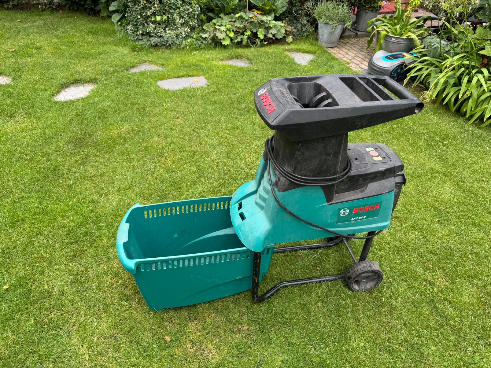 Bosch hakselaar / versnipperaar AXT 25 D, Ophalen, Gebruikt, Elektrisch, Met opvangbak