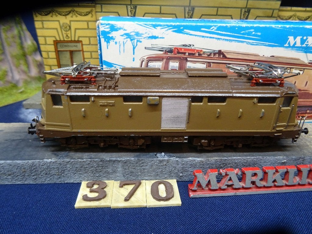 370=Marklin 3035-1 E loc van de Italiaanse spoorwegen.710, Wisselstroom, Locomotief, Ophalen of Verzenden, Zo goed als nieuw