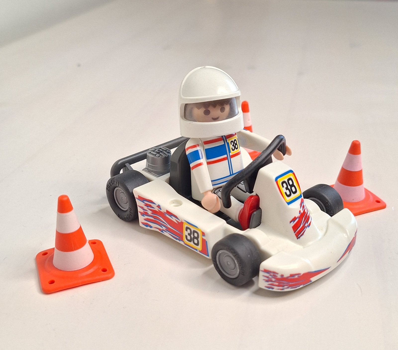 Playmobil ad14 Piloot met Gokart, Ophalen of Verzenden, Zo goed als nieuw