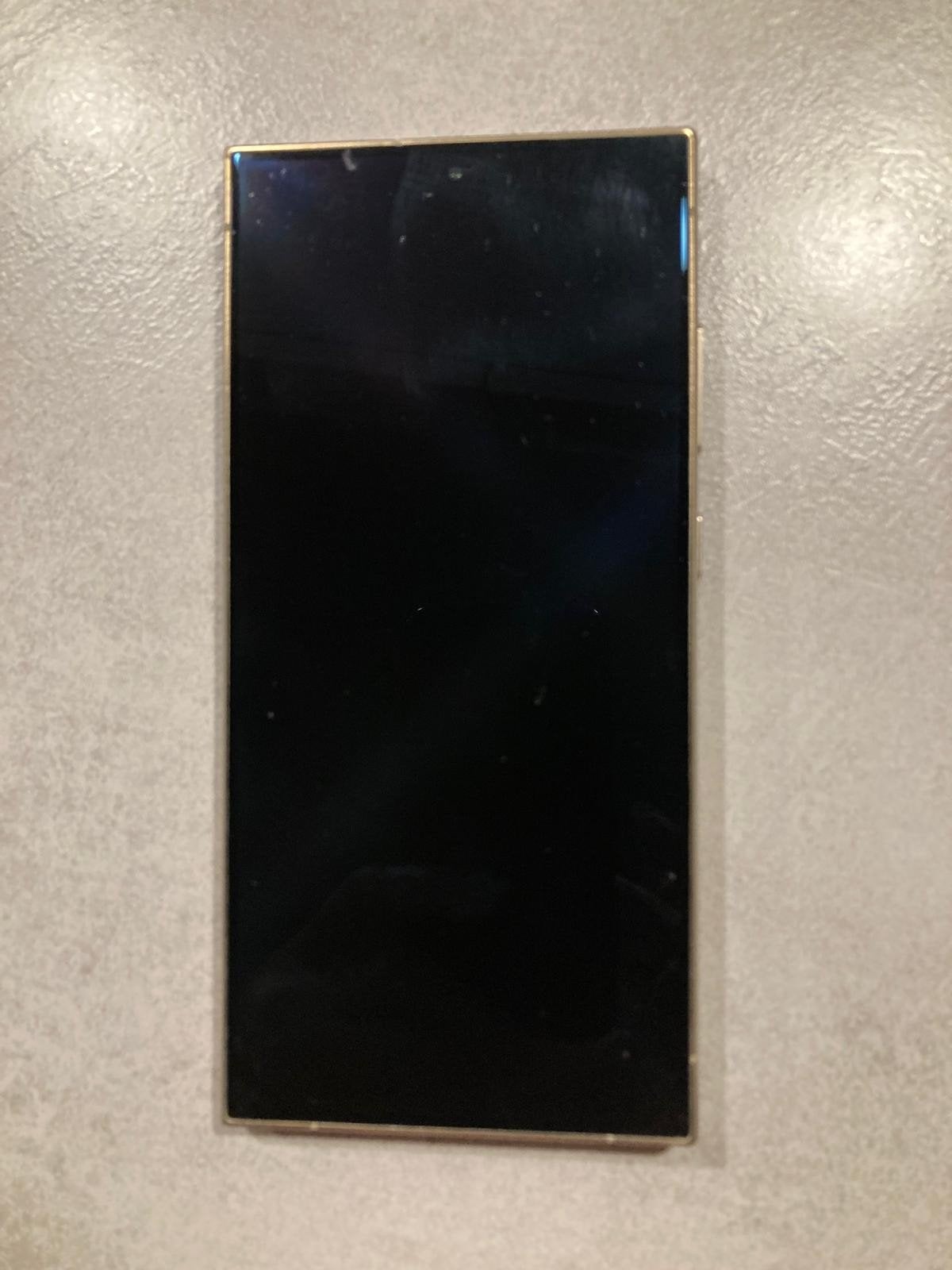 Foto 2 van Samsung Galaxy S24 Ultra 256GB Geel - Zo goed als nieuw