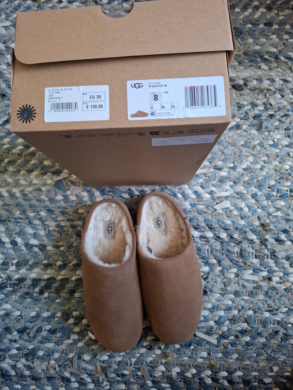 Ugg W ELEA slip-on - Nieuw in doos - Maat 39, Bruin, Instappers, Nieuw, Ophalen of Verzenden
