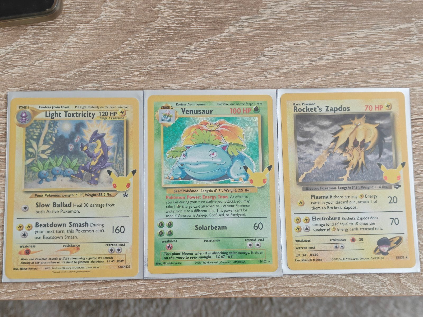 Pokémon Celebrations Kaarten: Toxtricity, Venusaur, Zapdos, Ophalen of Verzenden, Zo goed als nieuw, Meerdere kaarten