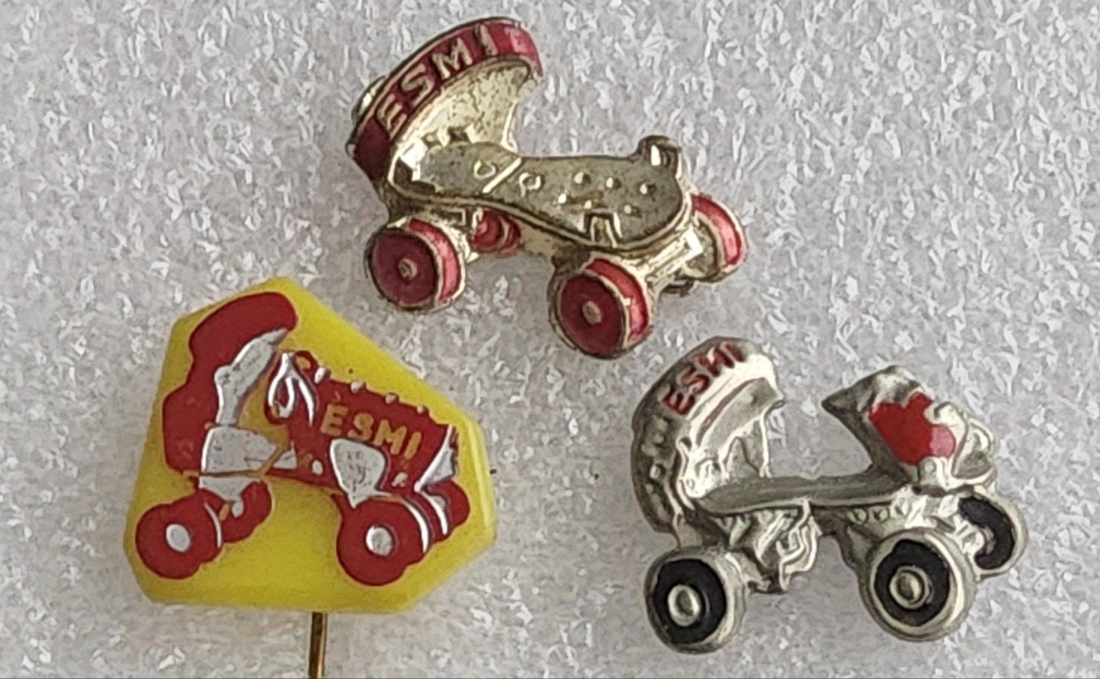 3 Esmi Rolschaats Speldjes, Ophalen of Verzenden, Gebruikt, Sport, Speldje of Pin