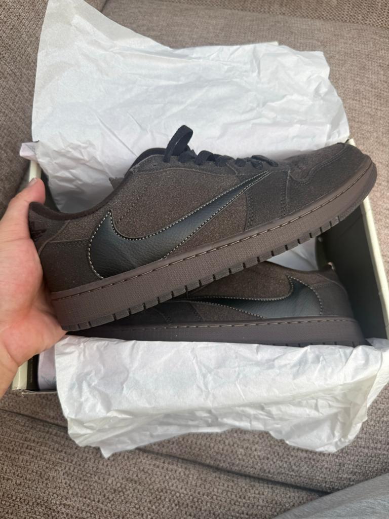 Air Jordan 1 Retro Low OG SP Travis Scott Velvet Brown, Ophalen of Verzenden, Zo goed als nieuw, Bruin, Sneakers of Gympen