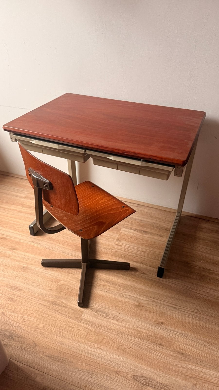 Vintage schoolbureau met stoel en lades: Hout en Metaal, Ophalen, Gebruikt, Schoolbureau, Vintage
