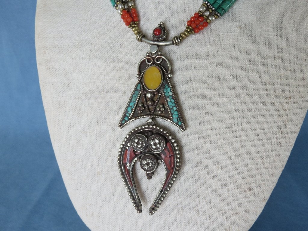 Hals sieraad met turquoise en koraal . 20e eeuw, Ophalen of Verzenden, Steen of Mineraal