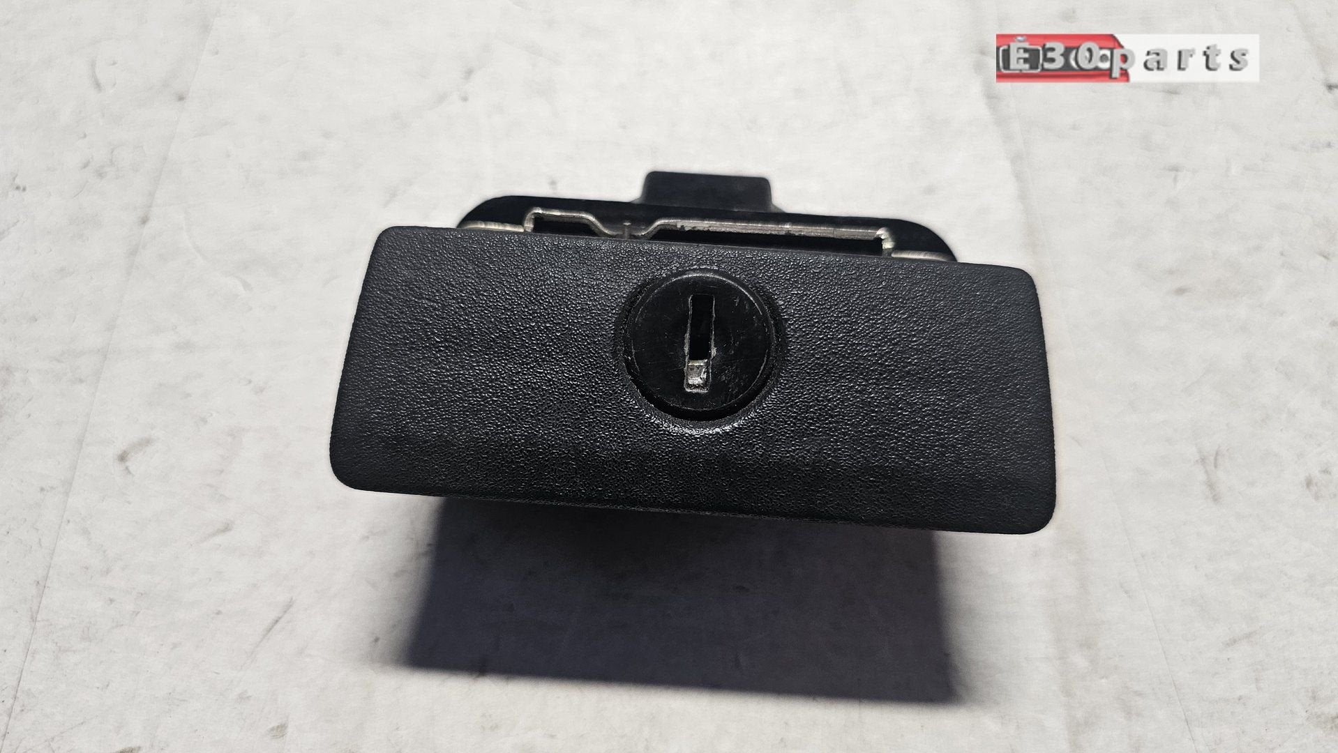 Dashboard kastje slot mechaniek greep BMW 3 serie E30  51161, Gebruikt, -, Ophalen of Verzenden, -