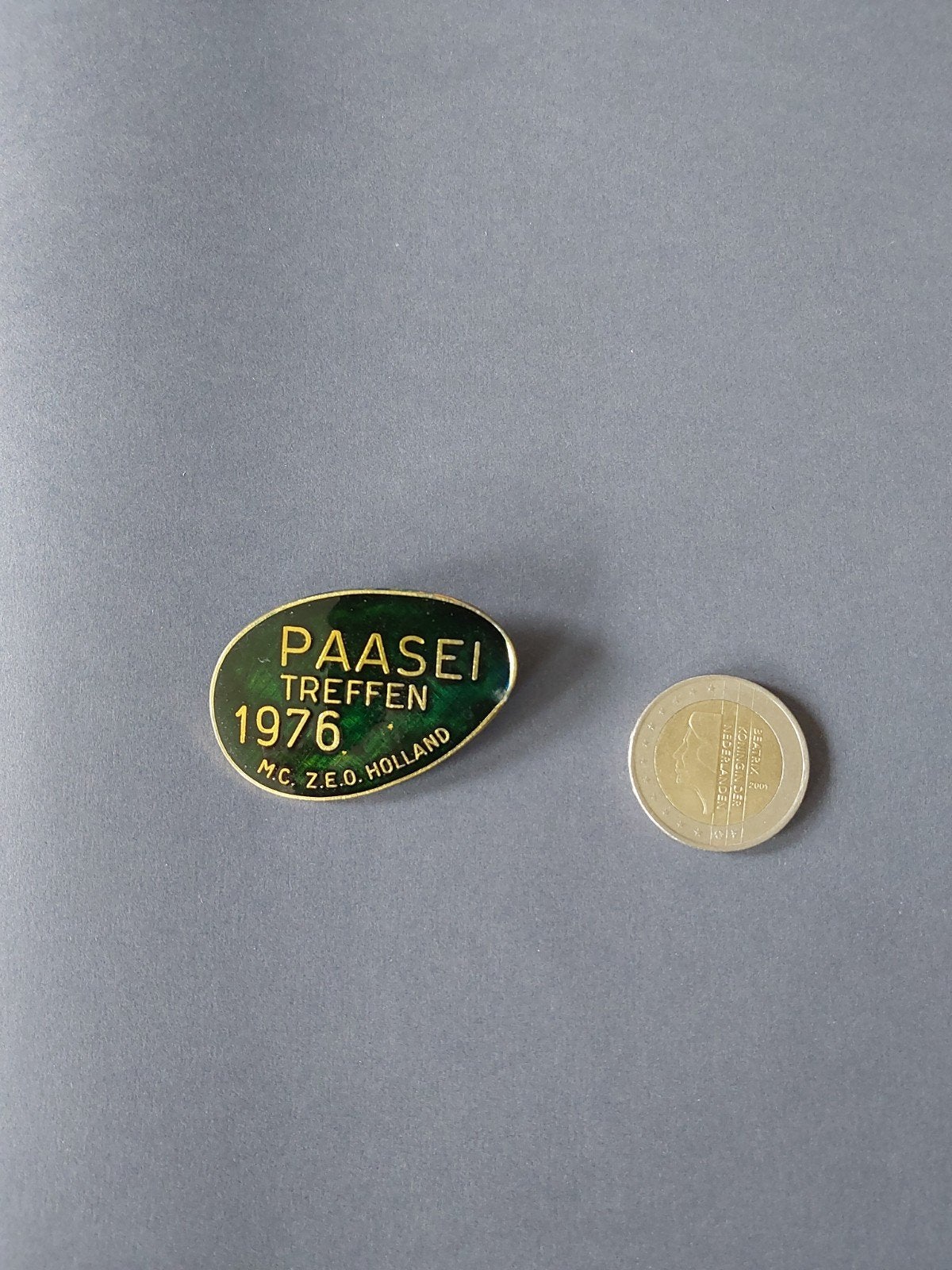 Motorspeld Paasei Treffen 1976 M.C. Z.E.O. Holland, Verzamelen, Speldjes, Pins en Buttons, Ophalen, Gebruikt, Overige onderwerpen
