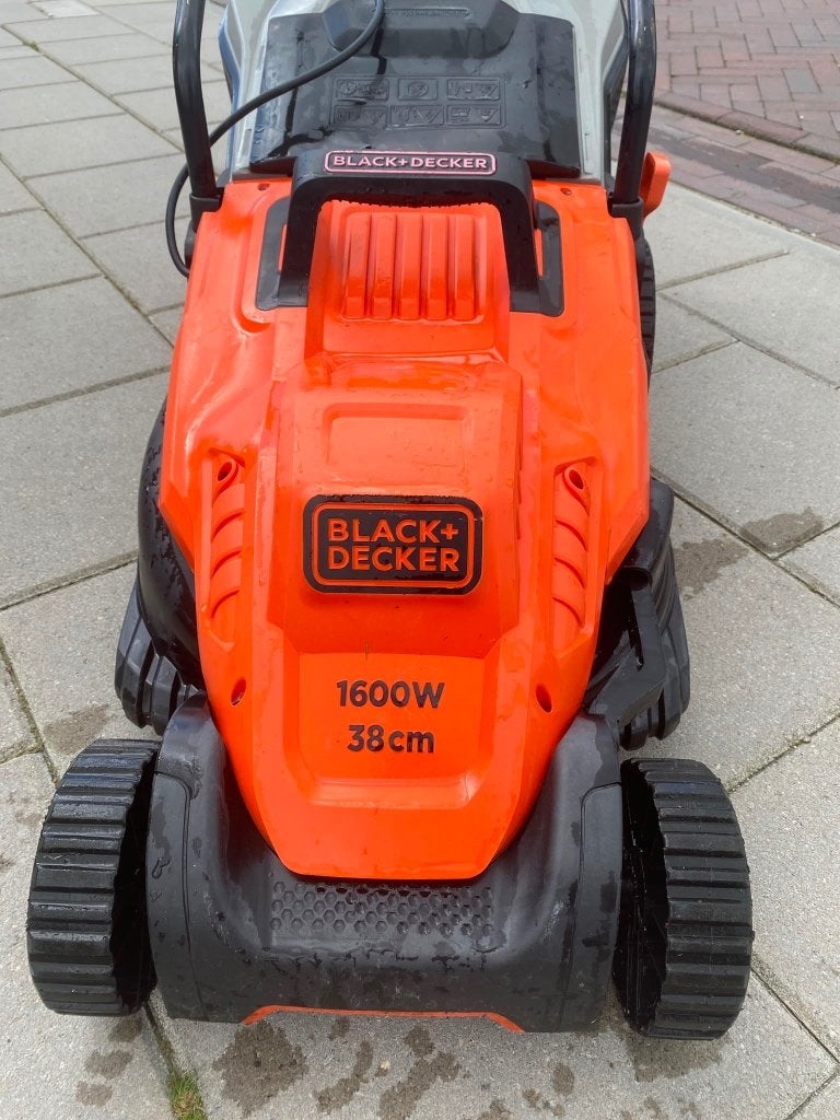 Black + Decker grasmaaier elektrisch 1600W 38 cm, Ophalen, Cirkelmaaier, Elektrische grasmaaier, 30 t/m 39 cm
