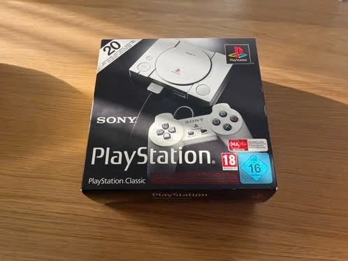 PlayStation Classic - Retro Gaming Console, Spelcomputers en Games, Ophalen of Verzenden, Zo goed als nieuw, Met 2 controllers