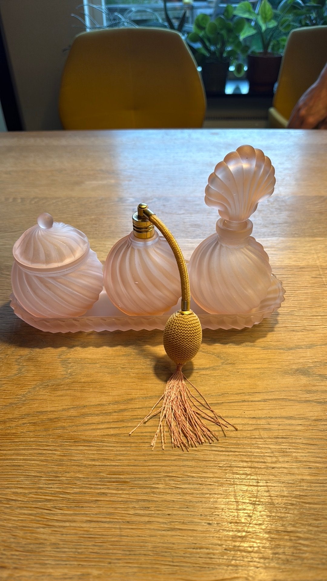 Vintage roze glazen parfumset / kaptafelset met verstuiver, Ophalen of Verzenden