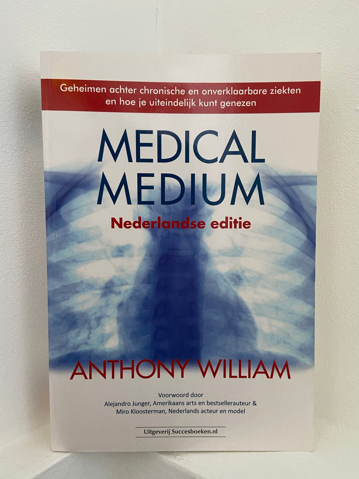 Medical Medium - Geheimen achter chronische ziekten, Boeken, Ophalen of Verzenden, Zo goed als nieuw, Kruiden en Alternatief