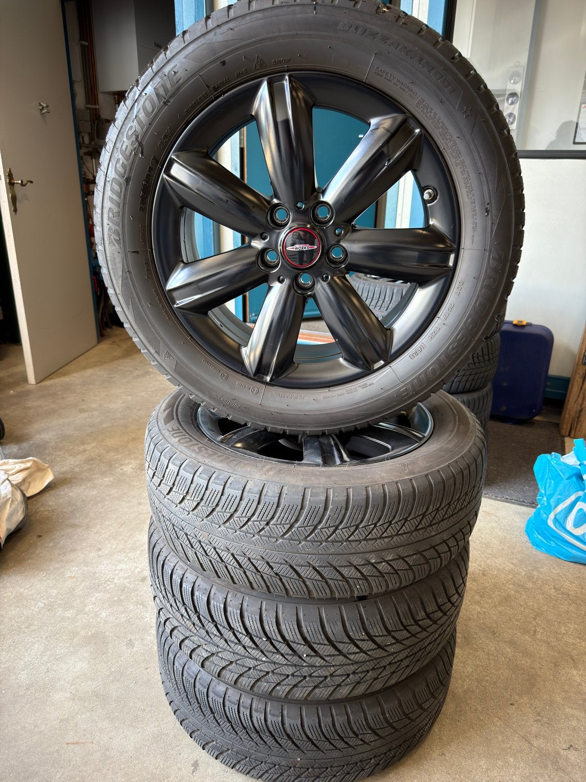 Mini Star Spoke 593 + Bridgestone Blizzak winterbanden, Auto-onderdelen, Ophalen, Gebruikt, Banden en Velgen, 17 inch