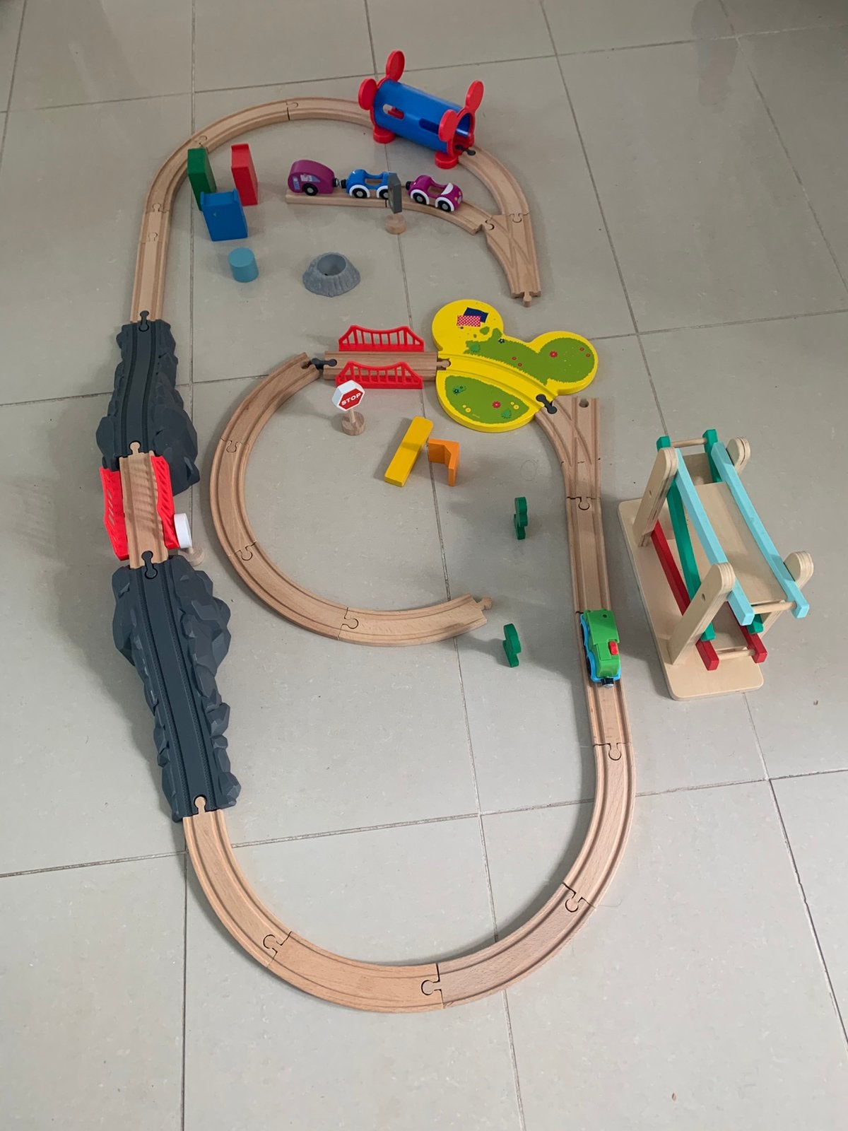 Houten treinbaan speelset – compleet met accessoire, Ophalen of Verzenden, Zo goed als nieuw