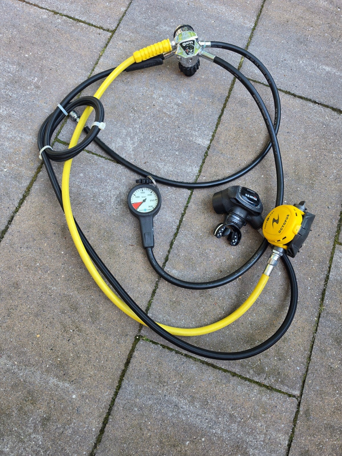 Mares Abyss Duikregelaar Set met Octopus en Manometer, Verzenden