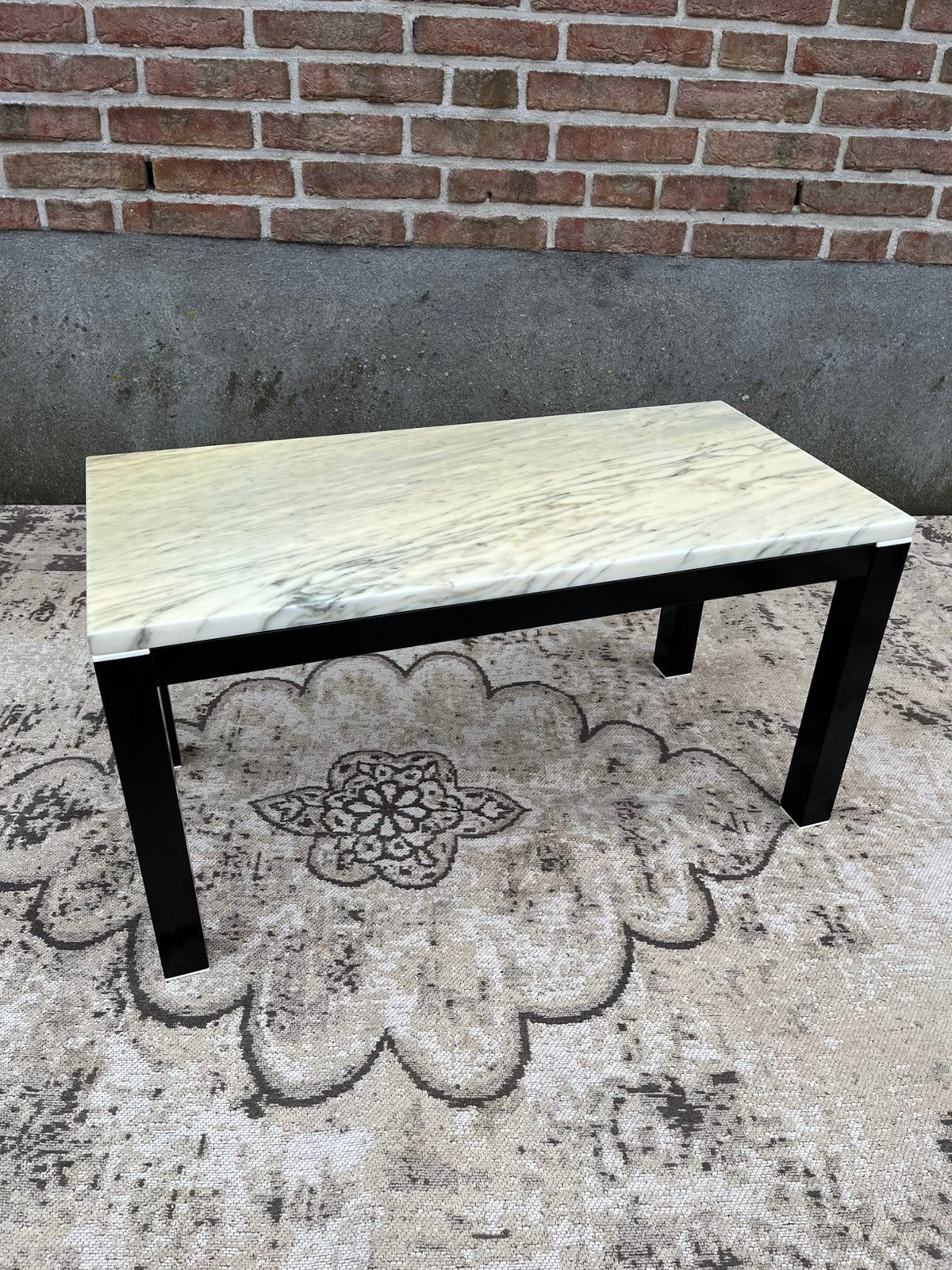 Vintage post modern Carrera marmeren salontafel, Minder dan 50 cm, Gebruikt, 50 tot 100 cm, Overige materialen