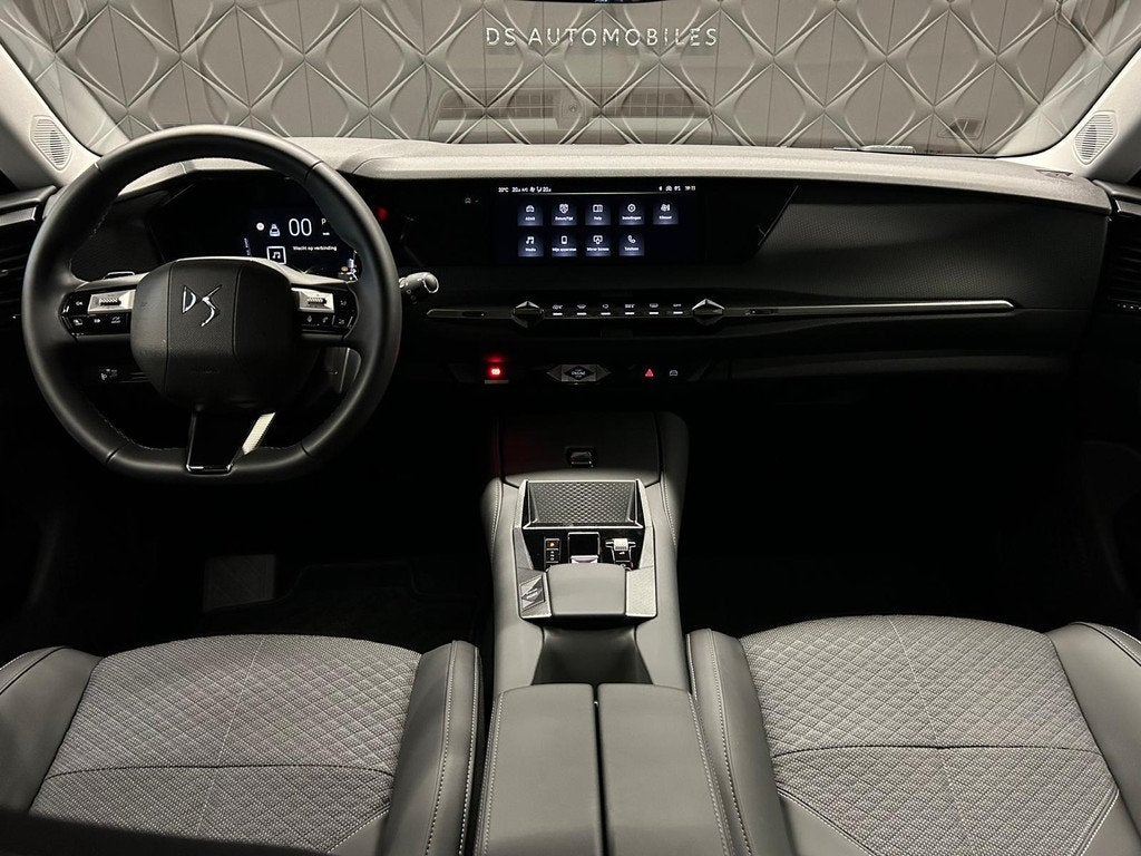 DS 4 1.2 Hybrid 136 Pallas CARPLAY - ANDROID AUTO | CAM | CR, Auto's, DS, Stof, Euro 6, 1199 cc, Zwart