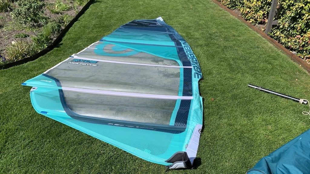 Neilpryde Ryde 7,5m2 (compleet met giek, mast en verlenger), Watersport en Boten, Windsurfen, Ophalen, Gebruikt, 6.5 m² tot 8 m²