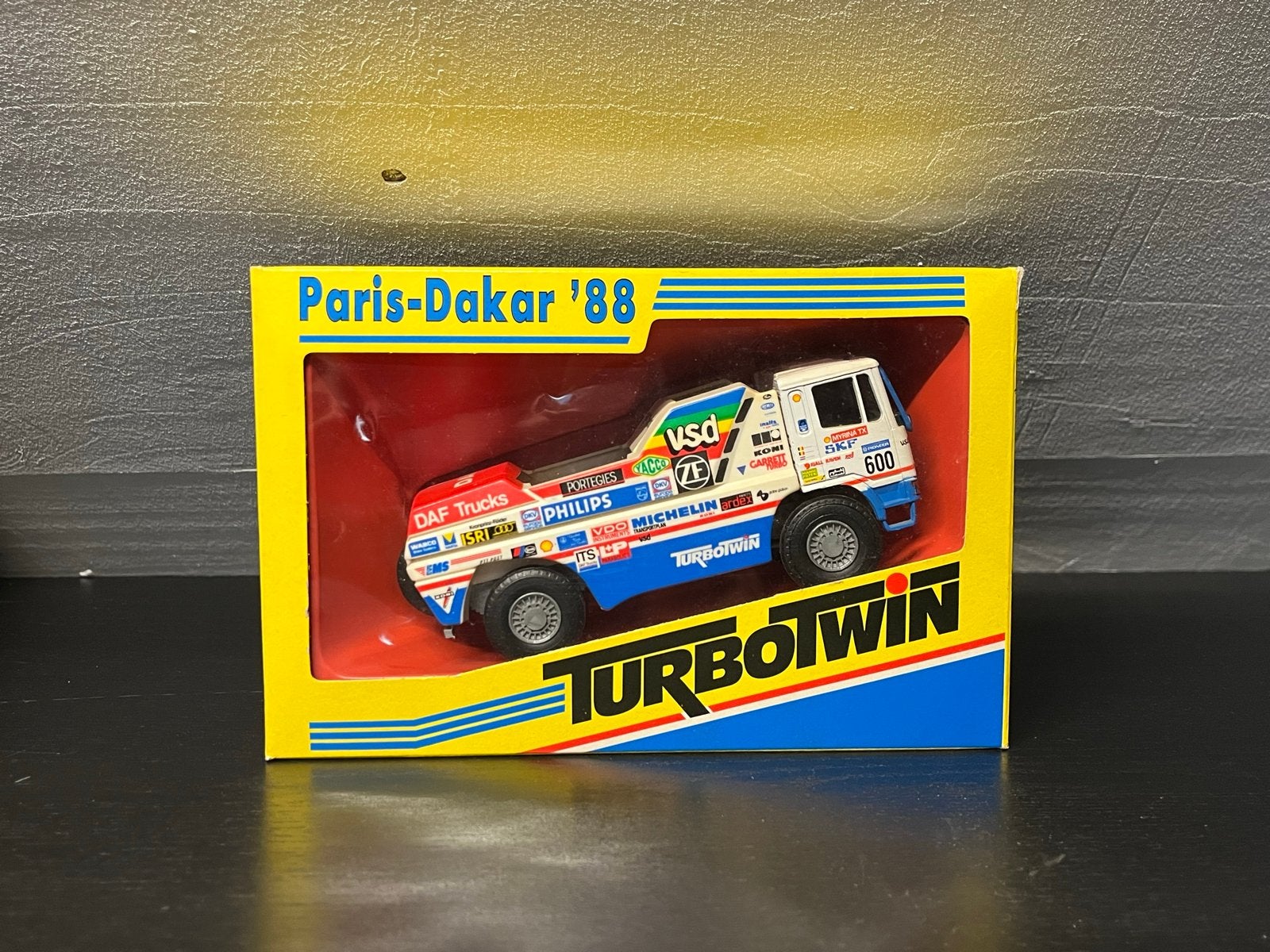 Portegies DAF TurboTwin X1 Parijs Dakar 1988 Schaal 1:50, Ophalen of Verzenden, Zo goed als nieuw, Bus of Vrachtwagen, Overige merken