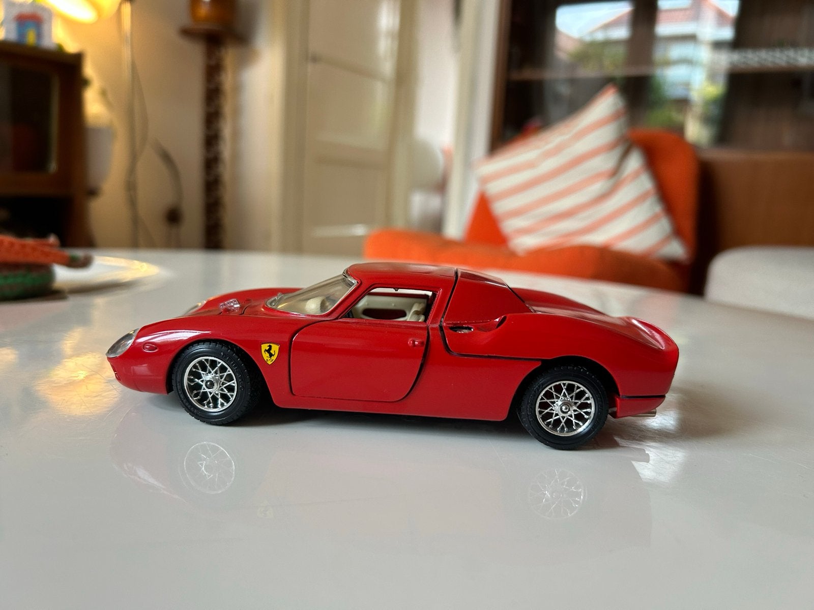 Bburago Ferrari 250 Le Mans (1965) 1:18, Ophalen of Verzenden, Zo goed als nieuw, Auto, Bburago