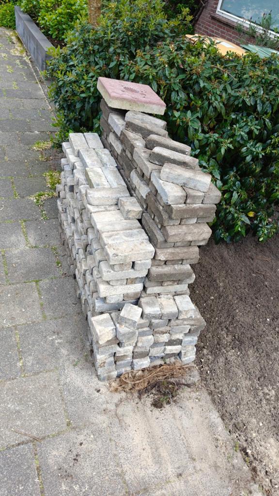 Gratis: Klinkers/trommelsteen grijs/antraciet, 20x5x7, 4m², Tuin en Terras, Tegels en Klinkers, Ophalen, Gebruikt, Klinkers, Minder dan 5 m²