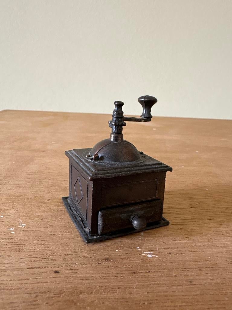 Miniatuur koffiemolen puntenslijper - Vintage stijl, Ophalen