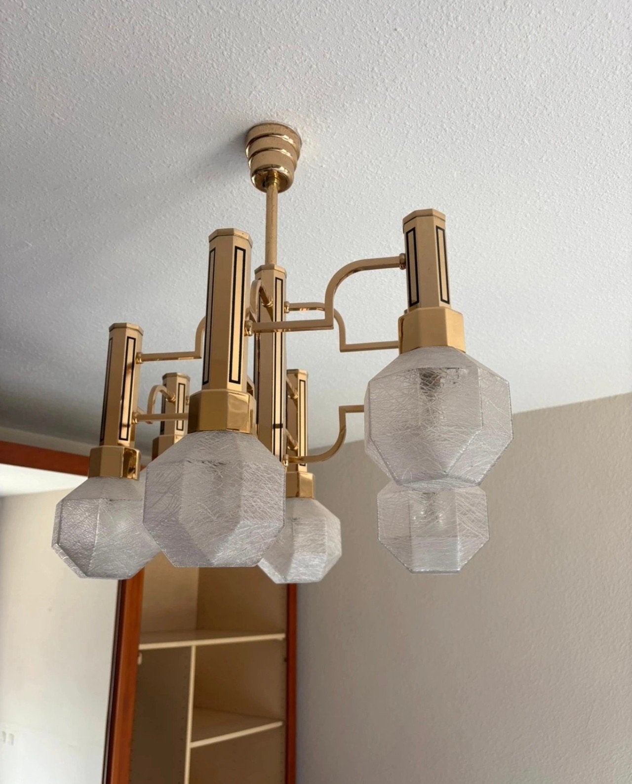 Vintage gouden kroonluchter met 6 glazen kappen, Ophalen, Gebruikt, Glas, E14 (klein)
