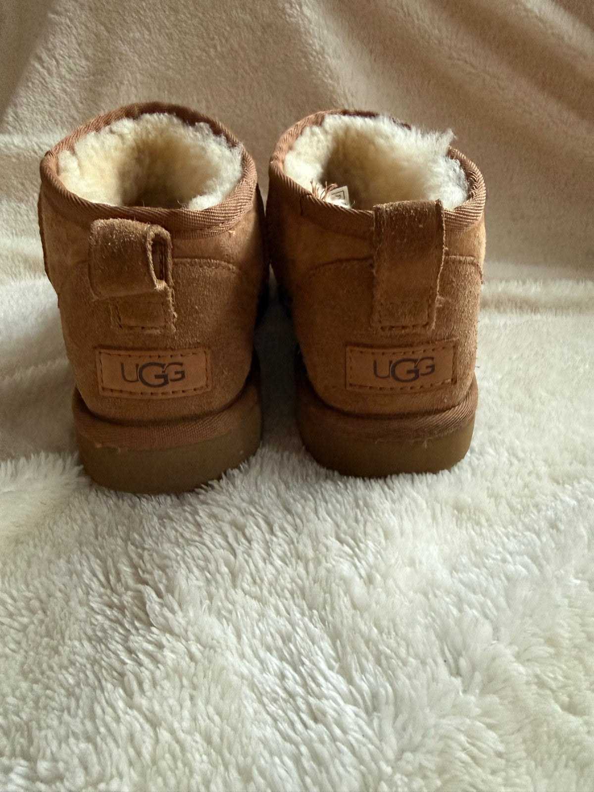 UGG Classic Ultra Mini Laarzen - Maat 38, Kleding | Dames, Ophalen of Verzenden, Zo goed als nieuw, Bruin, Lage of Enkellaarzen