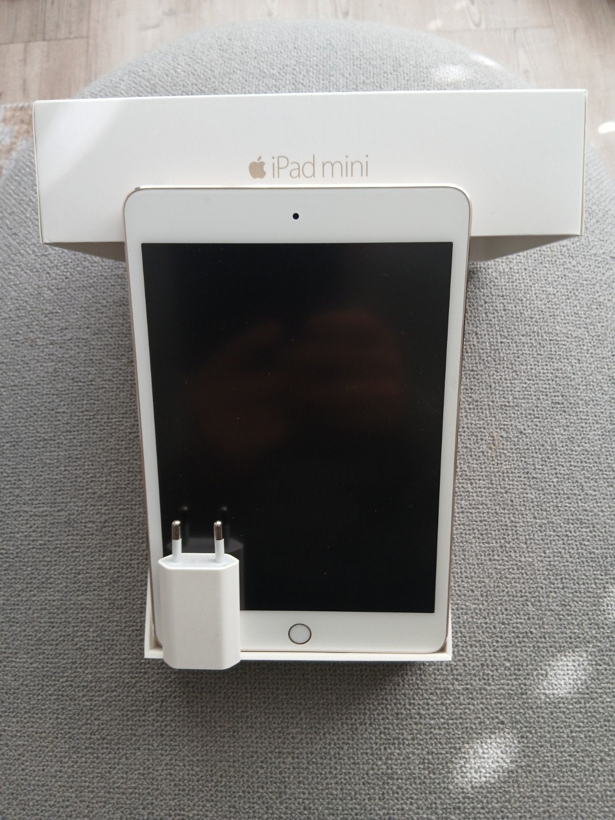 Apple iPad Mini 4 64GB Wi-Fi met beschermhoes