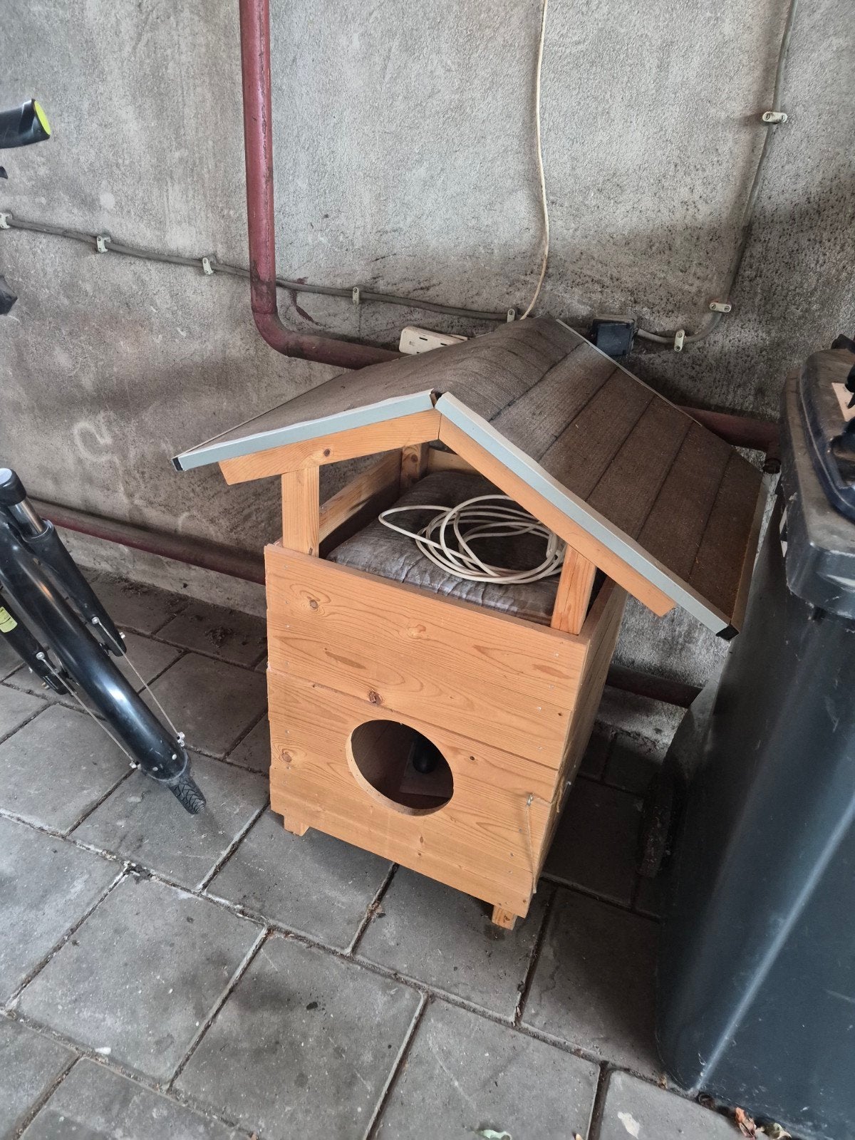 kattenhuisje, Ophalen