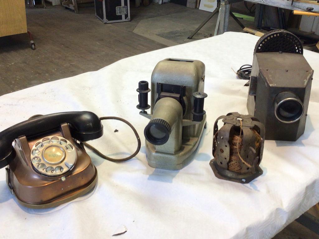 Oude telefoon, projector en ander antiek in één koop, Antiek en Kunst, Ophalen