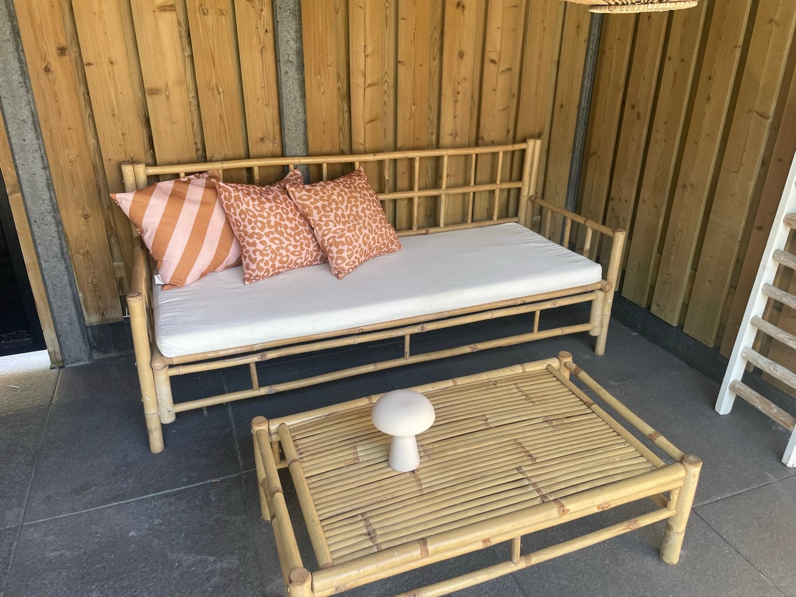 Bamboe loungebank met kussens en tafel, Ophalen, 150 tot 200 cm, Tweepersoons, 75 tot 100 cm