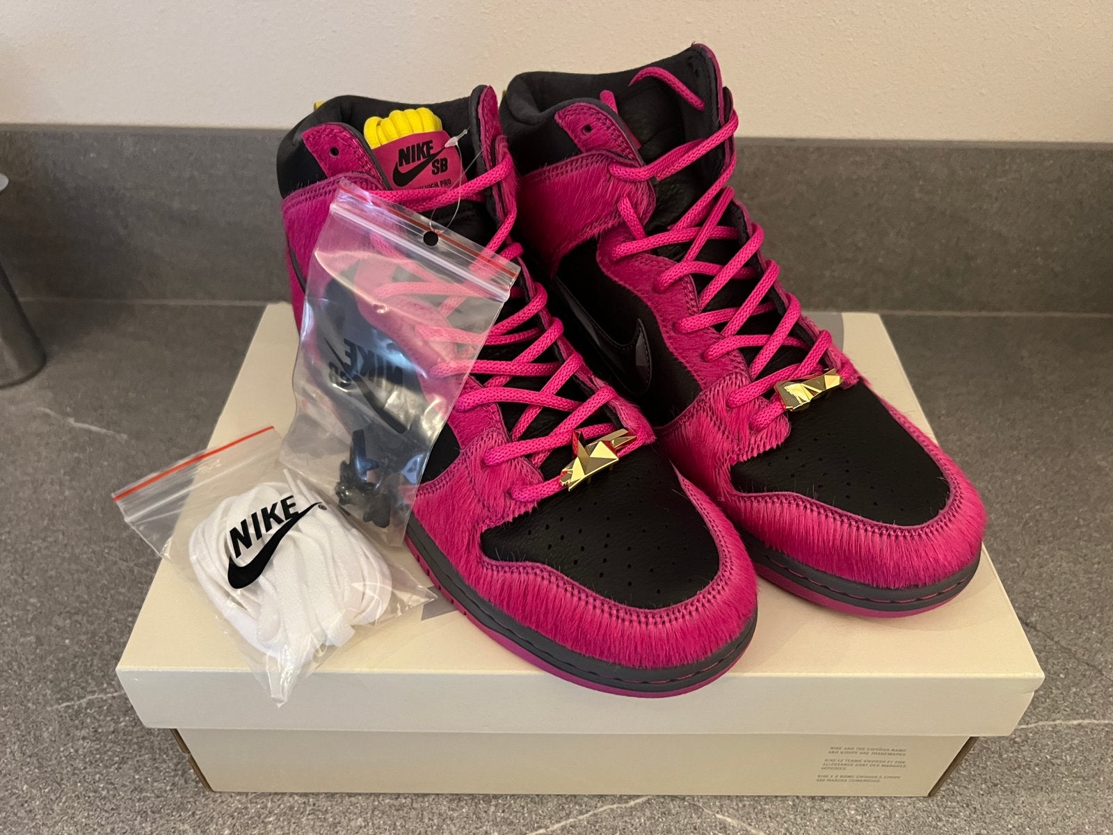 Nike SB Dunk High QS Active Pink/Black Run The Jewels, Ophalen of Verzenden, Nieuw, Overige kleuren, Sneakers of Gympen