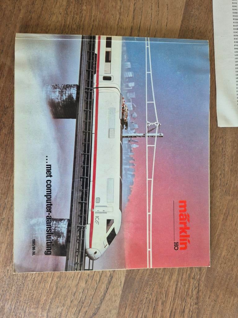 Märklin HO Catalogus 1993/94 met computer-aansluiting, Hobby en Vrije tijd, Modeltreinen | H0, Boek, Tijdschrift of Catalogus