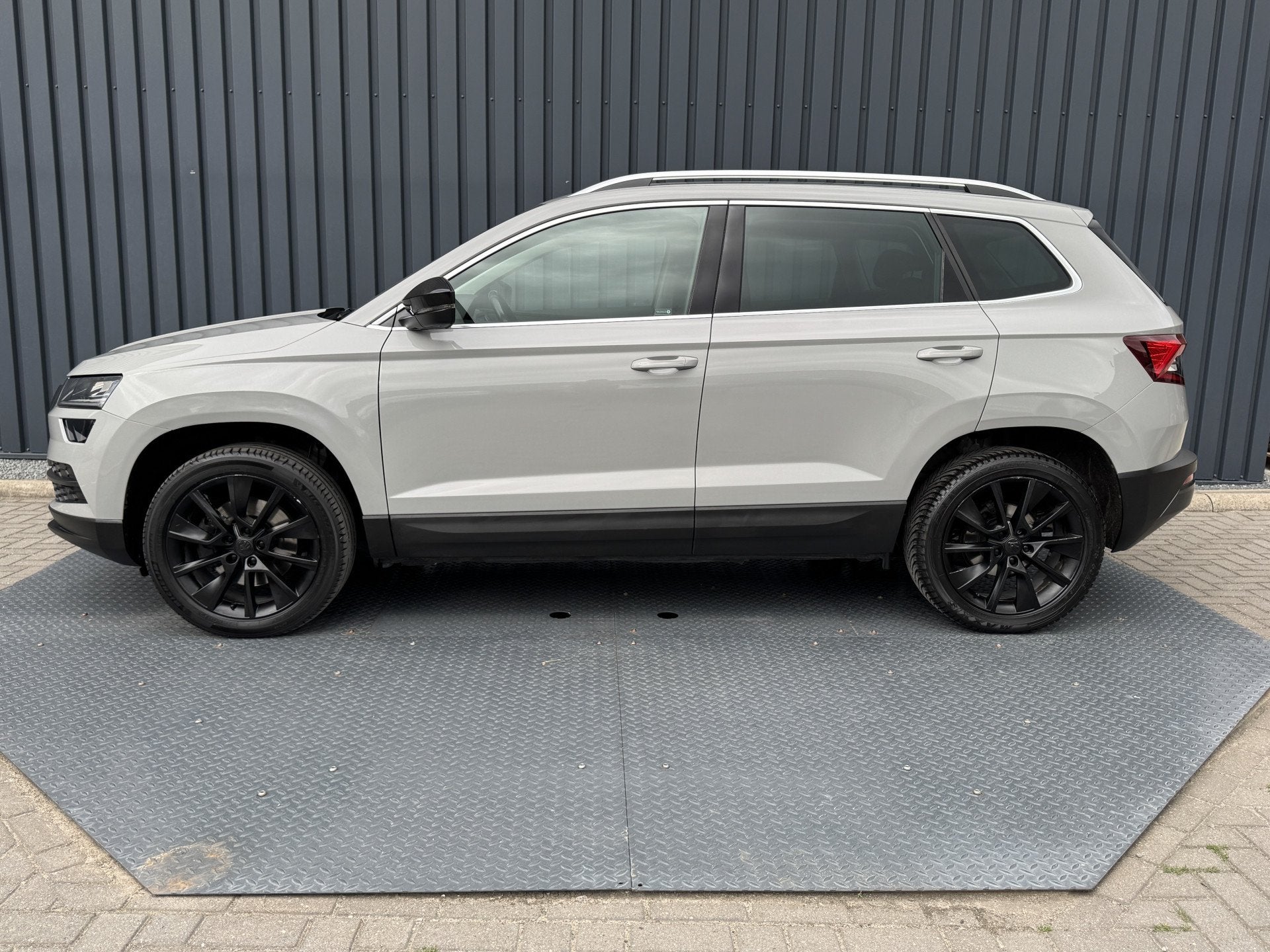 Skoda Karoq 1.5 TSI ACT Style Business | Trekhaak wegkl. | C, Auto's, Voorwielaandrijving, 12 maanden, Stof, 4 cilinders