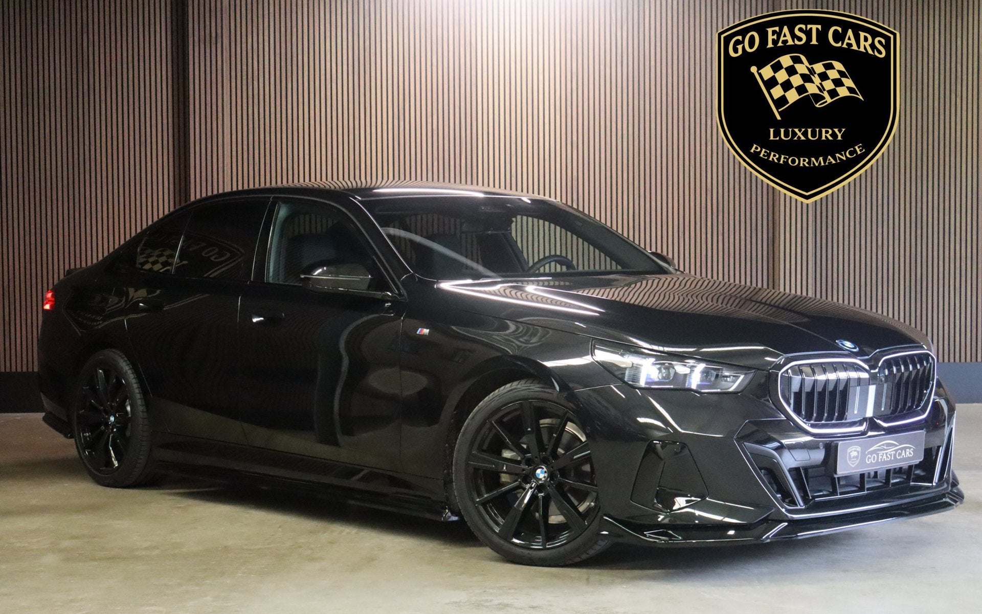 BMW 5-serie 530e M Sport Edition |Iconic Glow|Black edition|, Auto's, BMW, Automaat, 1998 cc, Achterwielaandrijving, Zwart