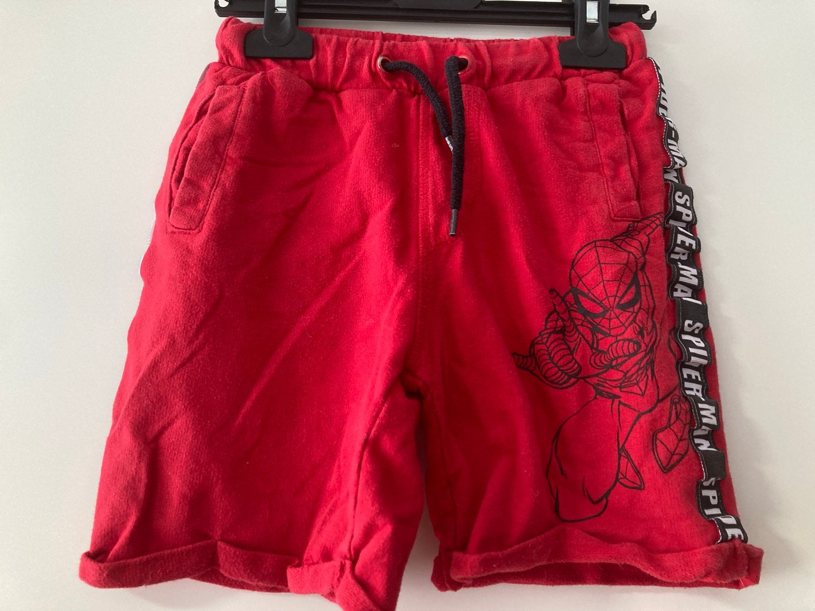 Spiderman / Spider-Man marvel rood korte broek maat 104, Kinderen en Baby's, Kinderkleding | Maat 104, Ophalen of Verzenden, Zo goed als nieuw