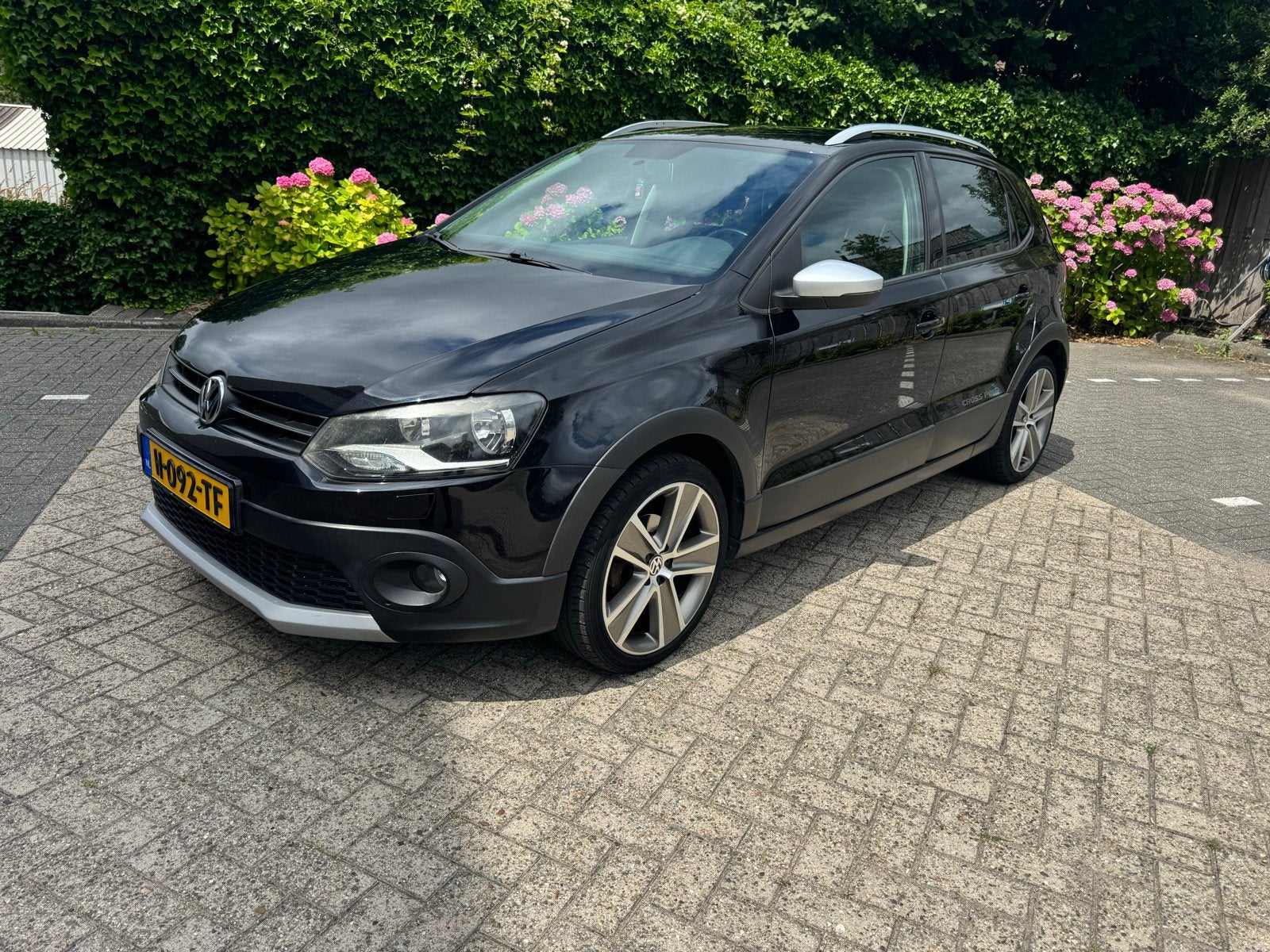 Volkswagen Polo Cross 1.2 TSI 77KW 2011 Zwart, Auto's, Voorwielaandrijving, 40 €/maand, Zwart, 1200 kg