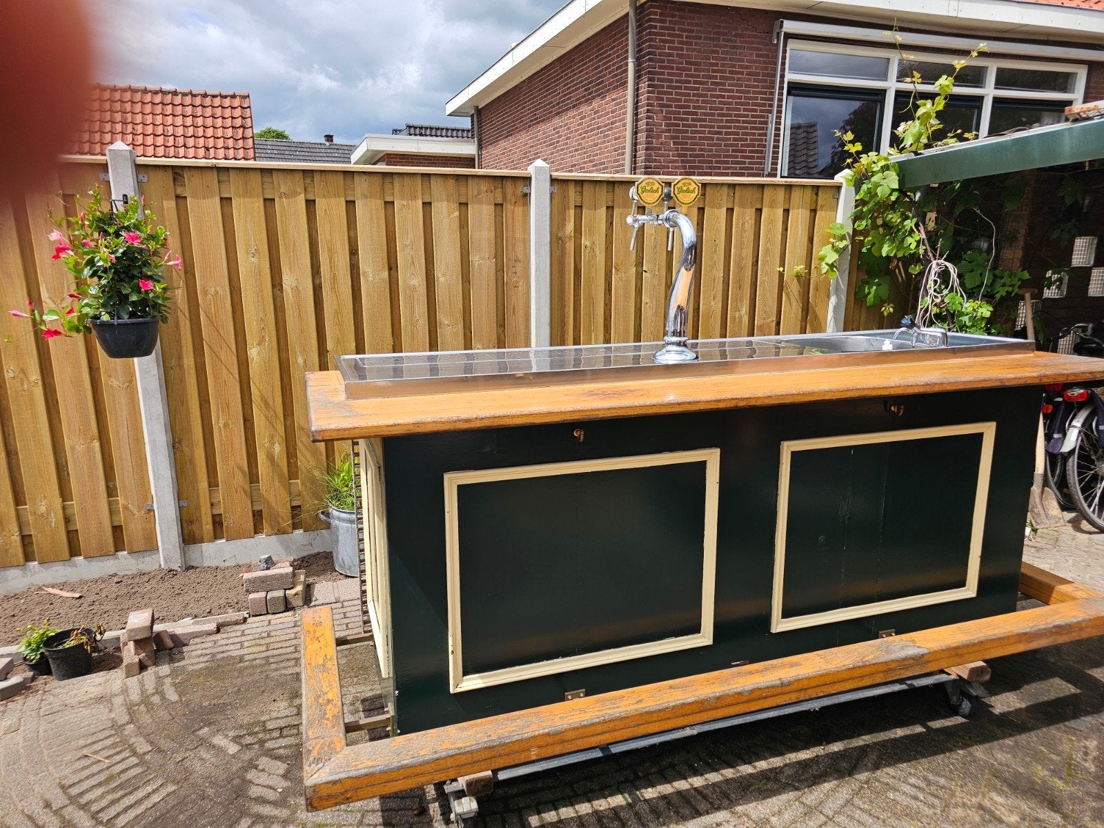 Mobiele thuisbar met biertap en spoelbak, Ophalen