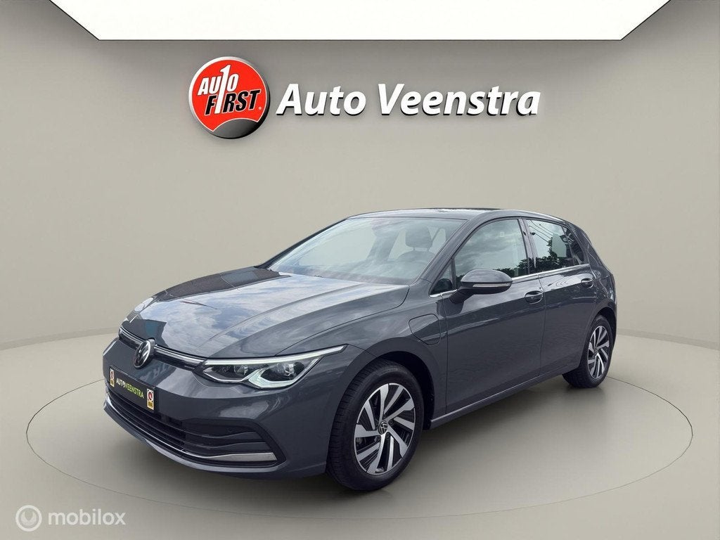 Volkswagen Golf 1.4 eHybrid Style|MASSAGE|STOEL/STUUR.VERW, Auto's, Volkswagen, 1490 kg, Gebruikt, 4 cilinders, Met garantie (alle)