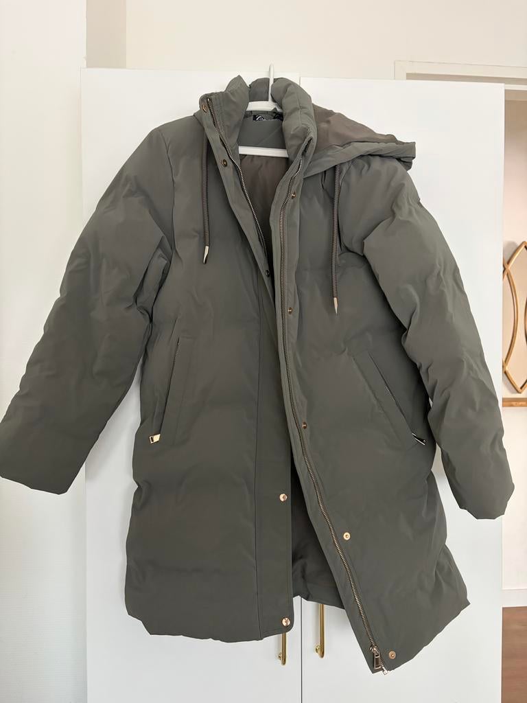 Zara gewatteerde jas met capuchon - Maat M, Kleding | Dames, Jassen | Winter, Ophalen of Verzenden, Zo goed als nieuw, Maat 38/40 (M)