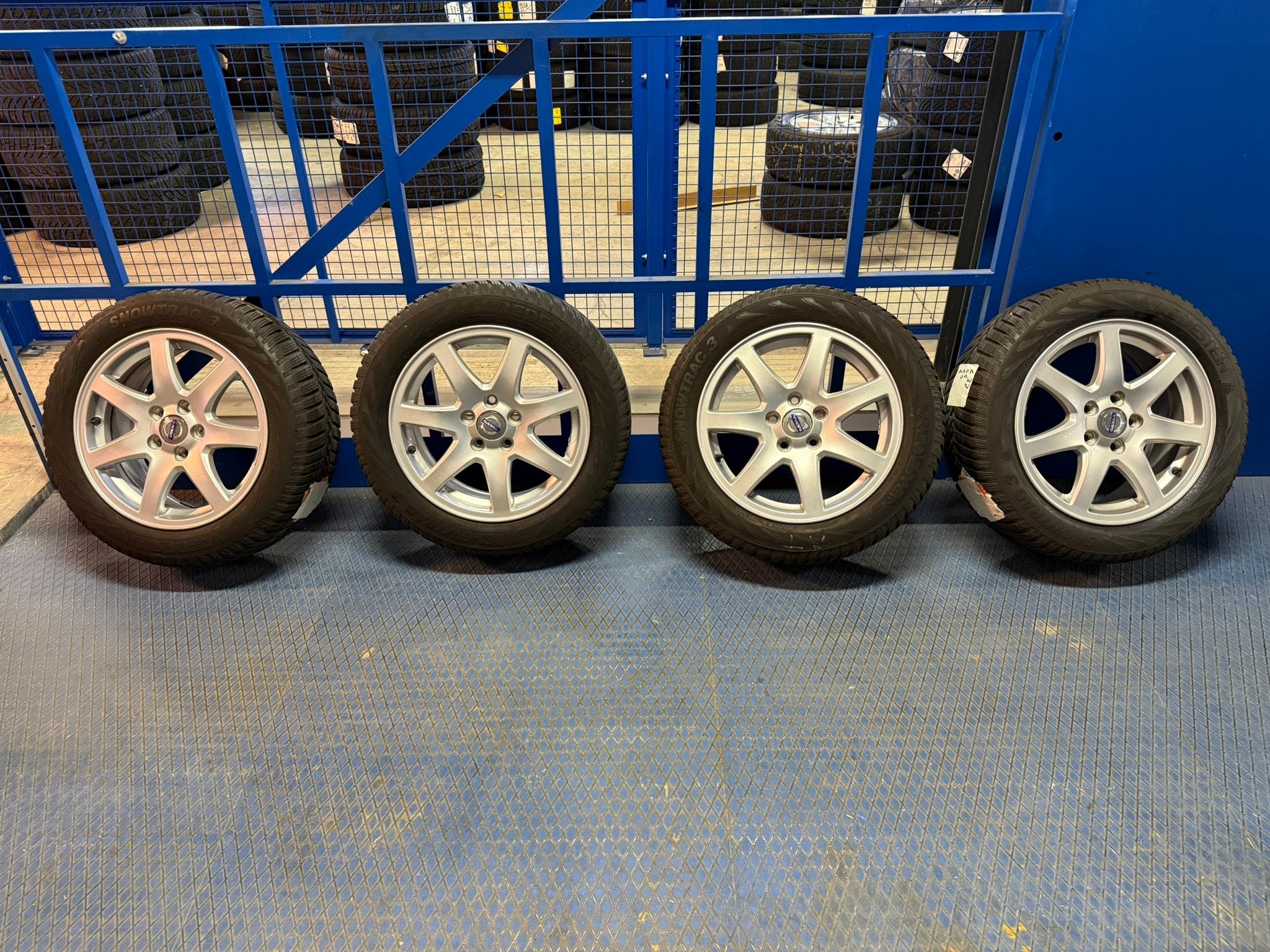 16'' Naos - V70 - Vredestein Snowtrac - 205/55 R16