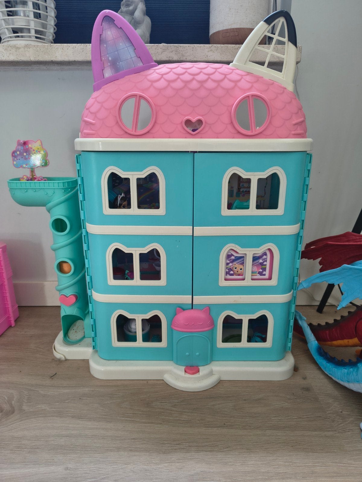 Gabby's Poppenhuis - Compleet met accessoires, Ophalen, Zo goed als nieuw, Overige typen