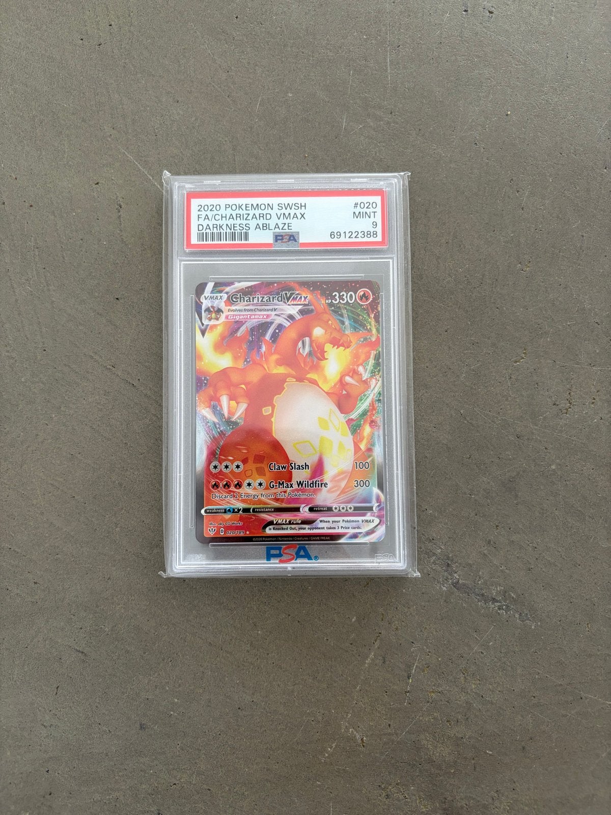 Charizard VMAX PSA 9 Darkness Ablaze Pokémon Kaart, Ophalen of Verzenden, Zo goed als nieuw, Losse kaart