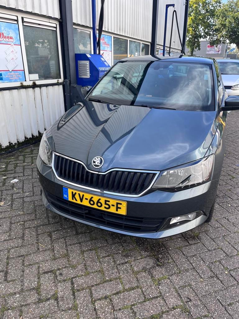 Skoda Fabia 1.2 JOY 2017 AIRCO| CRUISE| STOELVERW| INFOTAINM, Auto's, Voorwielaandrijving, Stof, 40 €/maand, Zwart