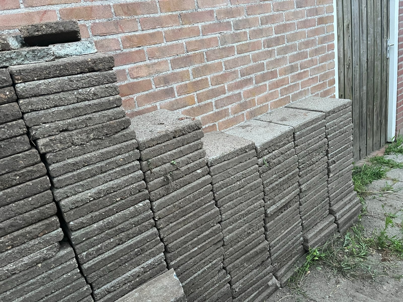 Gratis afhalen stoeptegels 45m2, Tuin en Terras, Tegels en Klinkers, Ophalen, Gebruikt, 10 m² of meer, Beton