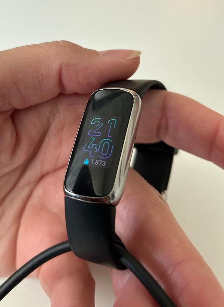 FitBit luxe uit 2022, smartwatch stappenteller, Ophalen of Verzenden, Gebruikt, Zwart, Android