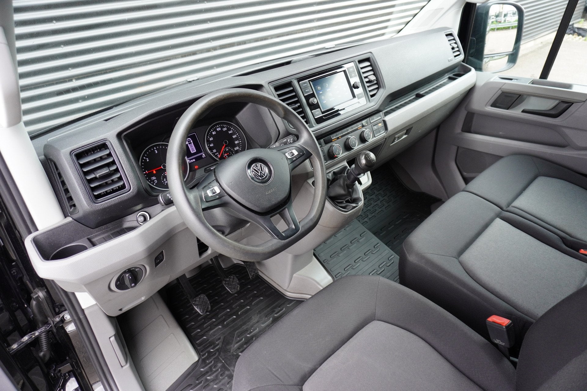 Volkswagen Crafter 140pk L4H3/L3H2 Apple Carplay Camera Trek, Voorwielaandrijving, Gebruikt, 4 cilinders, Volkswagen
